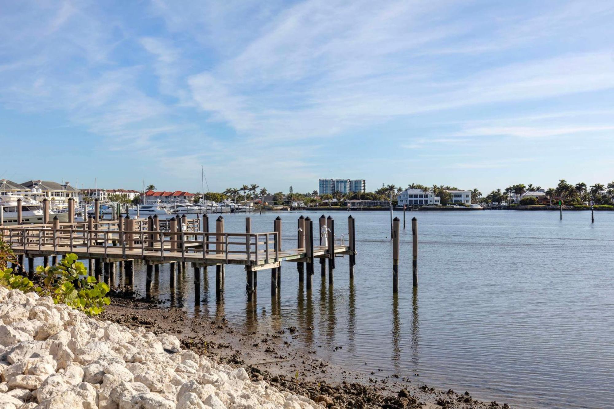 Hilton Vacation Club Charter Club Naples Bay Hotell Eksteriør bilde