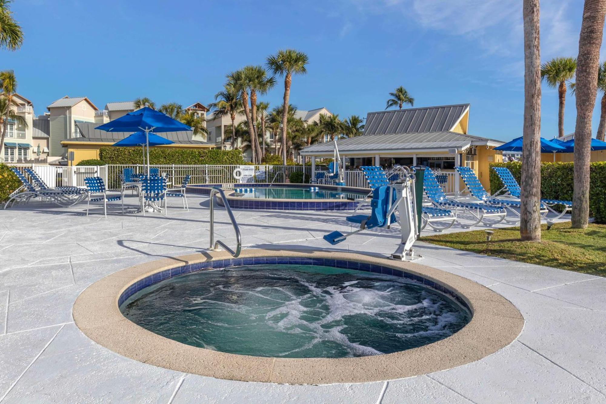 Hilton Vacation Club Charter Club Naples Bay Hotell Eksteriør bilde